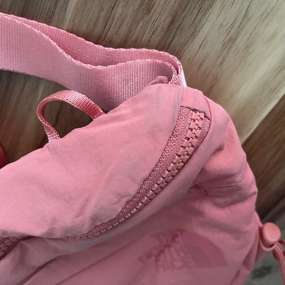 The North Face Never Stop Belt Bag - Picture 8 of 11